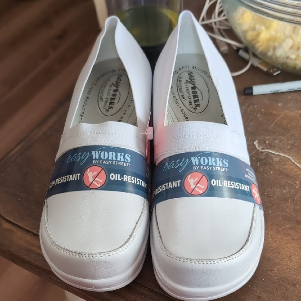 Women's White Easy Works Slip-On Shoes SZ 8